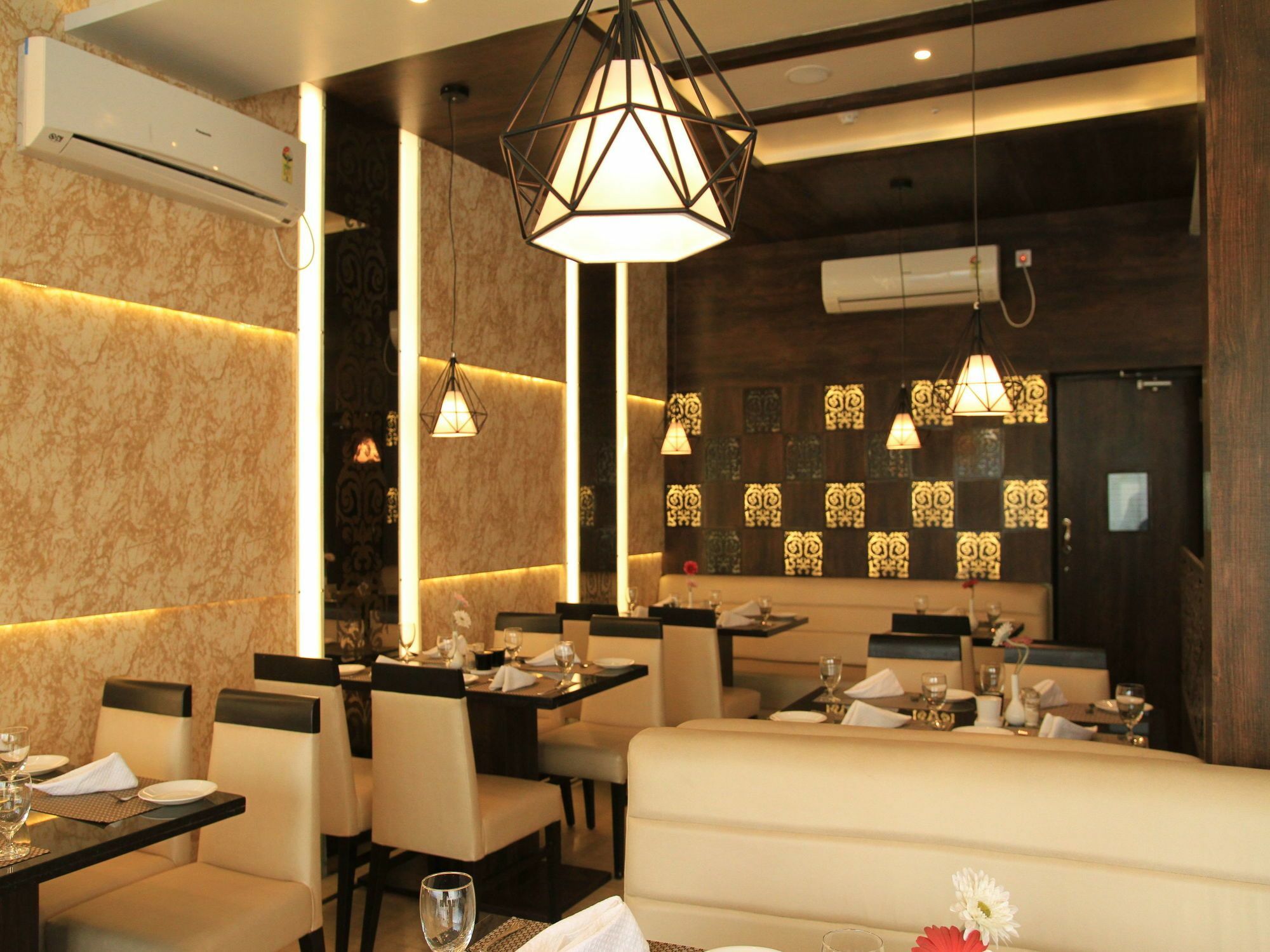 כלכותה Oyo 7790 Hotel Royal Height מראה חיצוני תמונה